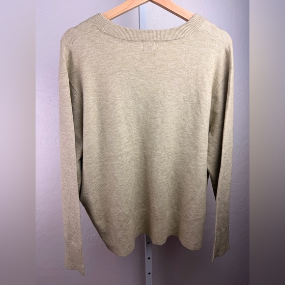 A New Day NWT Olive Green V-Neck Sweater Size Large - Picture 4 of 6